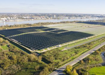 Vue aérienne de la Centrale Solaire de la Barde. 