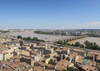 Rive gauche de Bordeaux, Garonne et pont de pierre