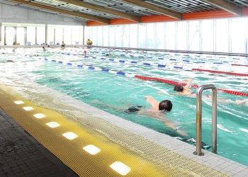 Nageurs dans la piscine de Begles