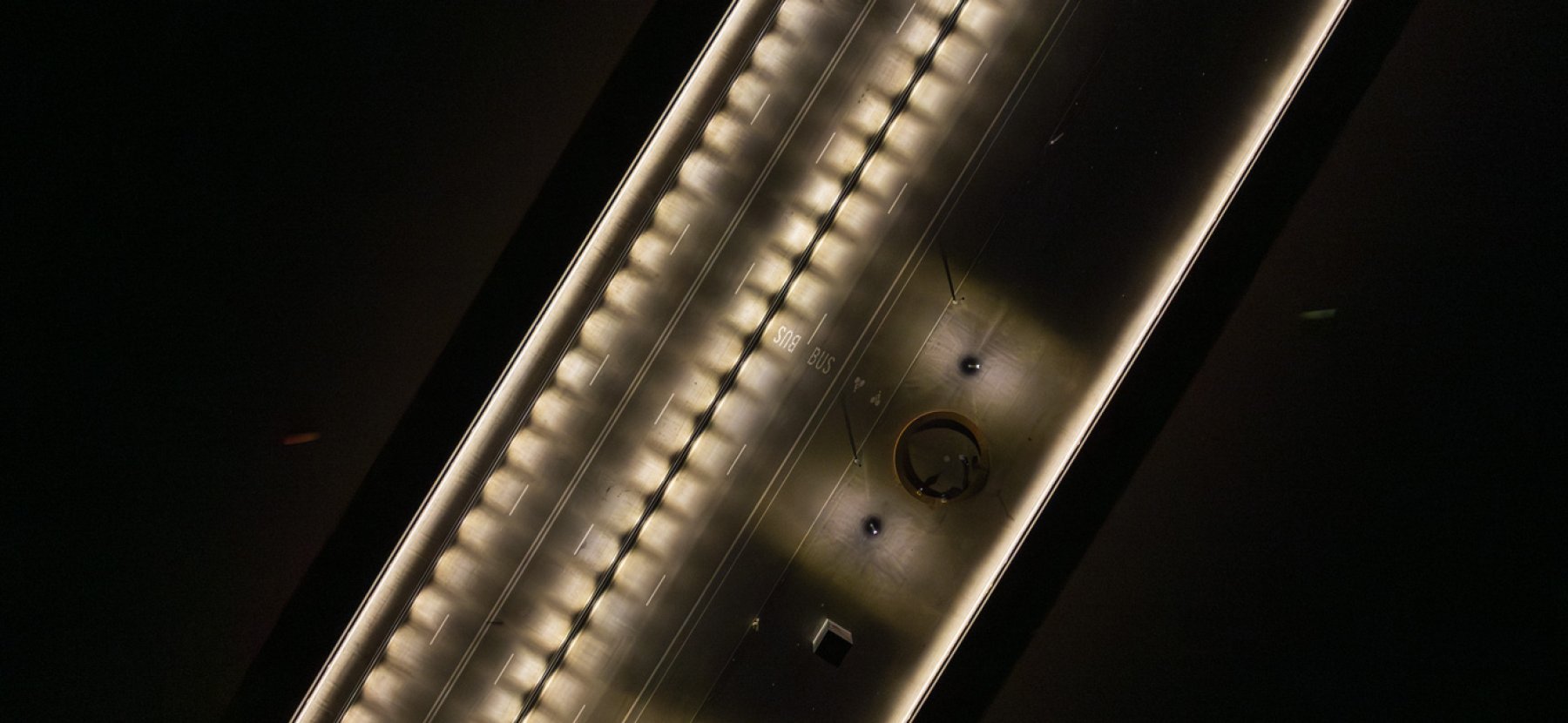 Vue aérienne du pont Simone-Veil, de nuit