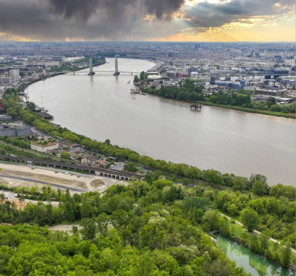 La Garonne et le pont Chaban-Delmas à Bordeaux