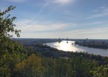 Vue sur le Parc de l'Ermitage à Lormont, la Garonne et Bordeaux