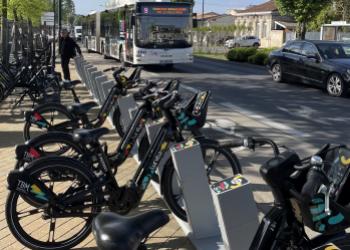 Vue des nouveaux vélos de la métropole dans leur borne