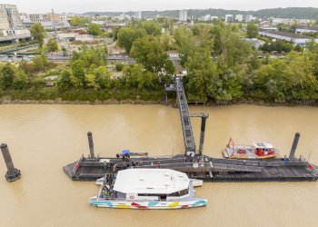 Ponton fluvial Belvédère sur la rive droite de Bordeaux