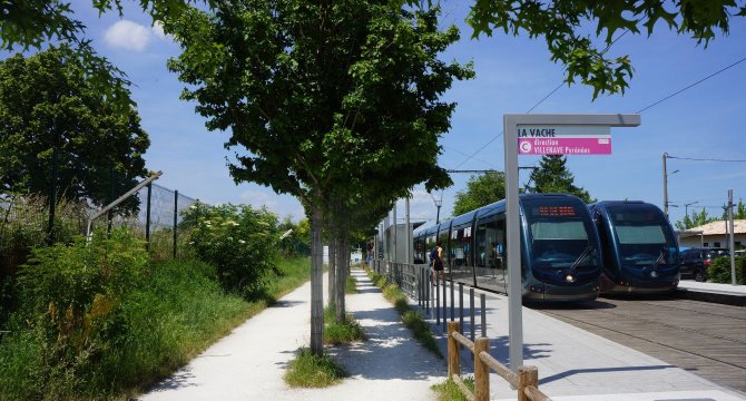 photo d'un arrêt de tram à Bruges