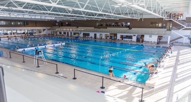 Bassin intérieur de l'UCPA-Aqua-Stadium à Merignac