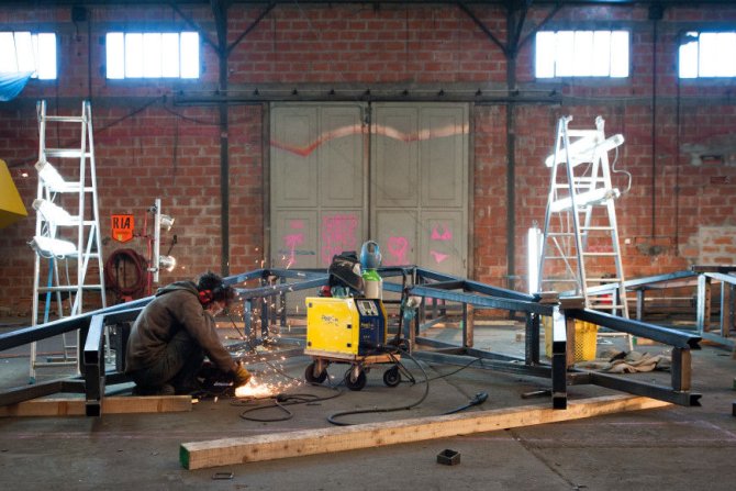 L'œuvre Les fées en construction en atelier