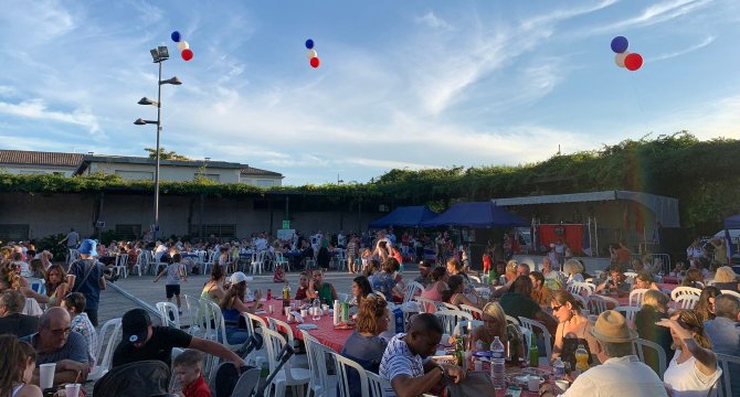 Photo d'un repas festif à Bruges