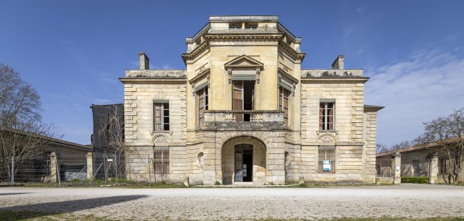 Vue de la façade du castel d'Andorte