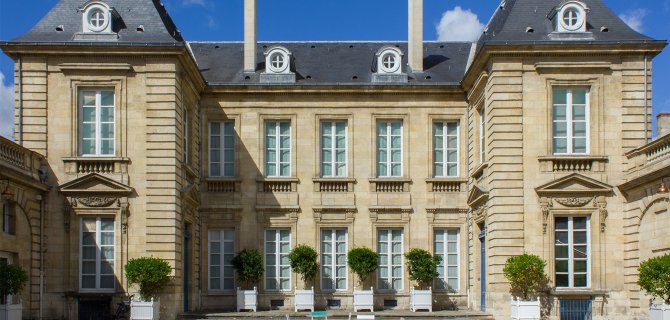 Vue de la façade du musée des arts décoratifs de bordeaux