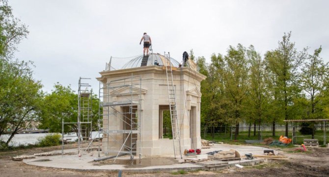 Oeuvre la bibliothèque en construction