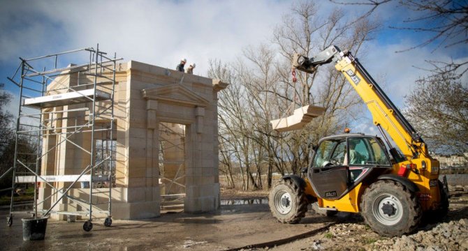 Oeuvre la bibliothèque en construction