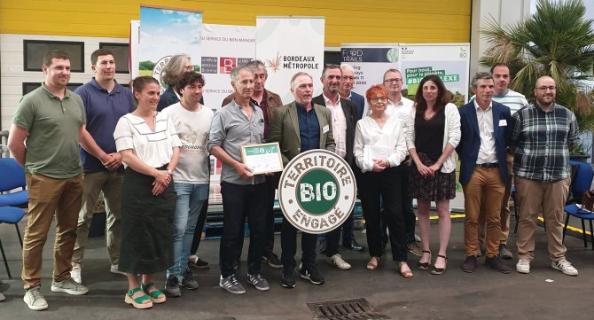 Remise du label le  1e juin 2023 en présence notamment de Patrick Papadato, Vice-président de Bordeaux Métropole Stratégie nature, Biodiversité et Résilience alimentaire, Loïc Guines, Président de l’Agence Bio, Philippe Leymat, Président d’Interbio Nouvelle Aquitaine, Claude Mellier, Présidente du Marché d’Intérêt National de Bordeaux Brienne, Virginie Lebraud, Conseillère régionale à l’agriculture biologique et Stéphane Le Bot, Conseiller départemental à l’agriculture