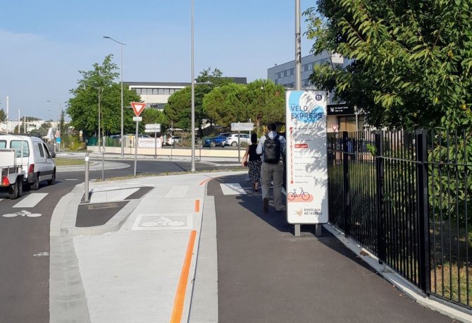  Visuel de la Ligne 11 du ReVE à Mérignac, proche Parc Cadéra