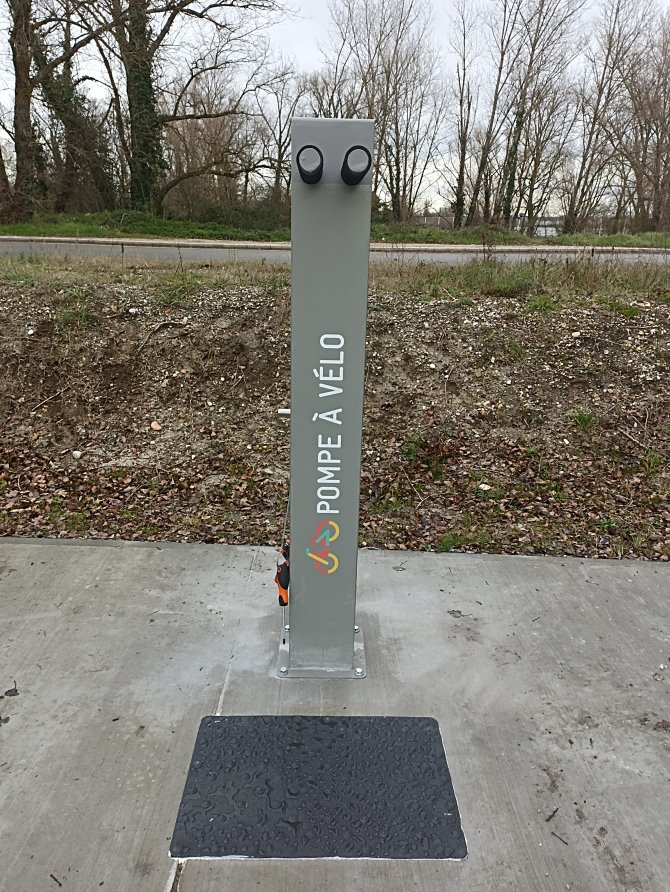 Pompe à vélo de la station vélo de Bruges du ReVE3