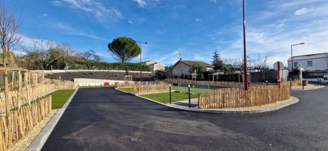 Autre vue du parking du PEM Bassens