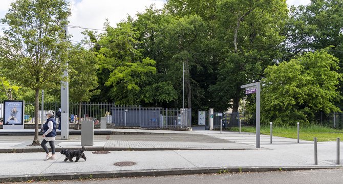 Arrêt de tramway A Hôtel de Ville Mérignac