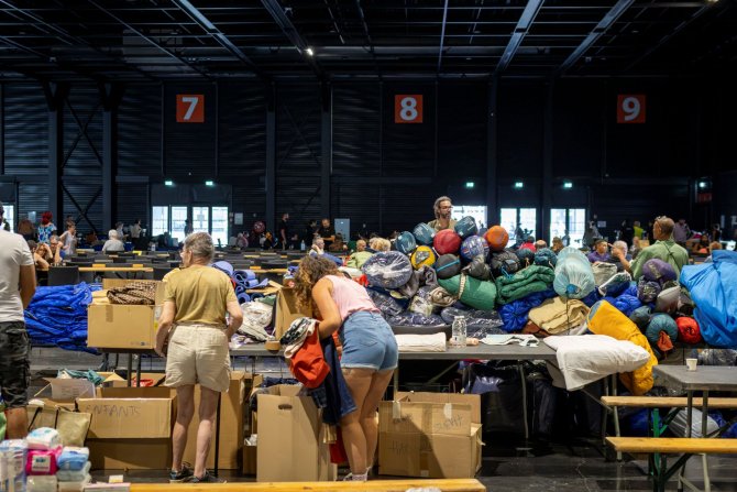 Tri des dons au Parc des Expositions de Bordeaux Lac